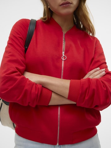 Veste mi-saison 'HARUKI' VERO MODA en rouge