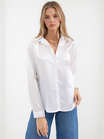 Bigdart - Blusa em branco: frente