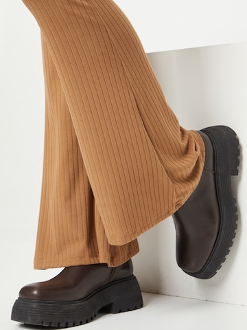 Urban Classics Pants in Brown