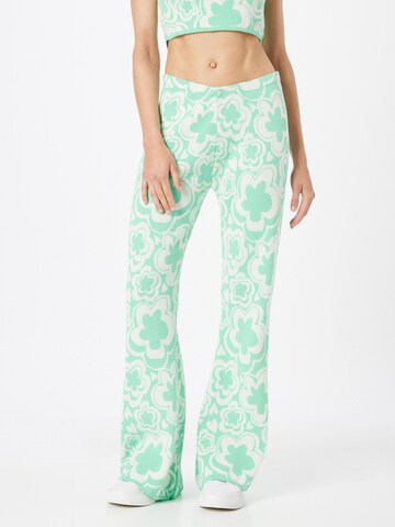 Vintage Supply Flared Trousers in Green: front