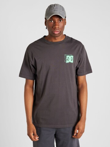 Tricou 'MID CENTURY' de la DC Shoes pe negru: față