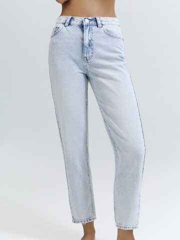 Pull&Bear Regular Jeans in Blue: front