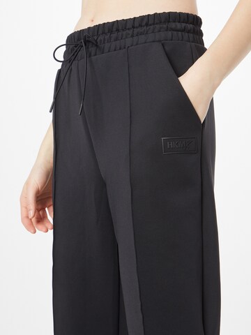 Effilé Pantalon de sport 'Ruby' HKMX en noir