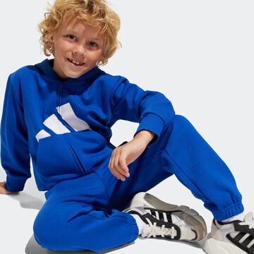ADIDAS SPORTSWEAR Trainingspak 'Essentials' in Blauw