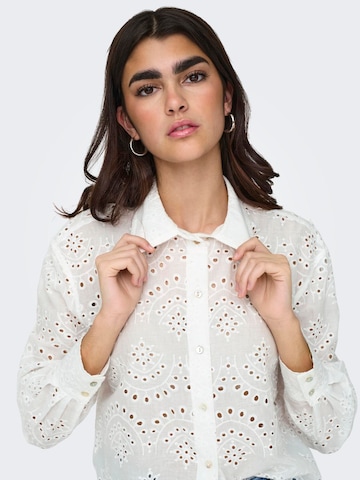 Camicia da donna 'Valais' di ONLY in bianco