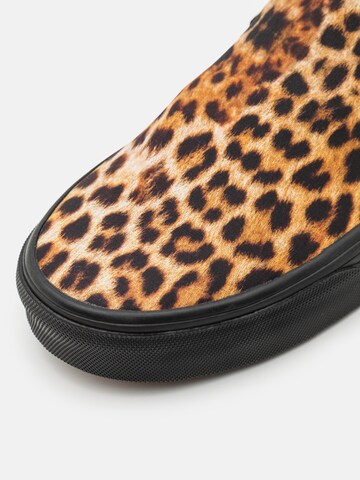 VANS Слипоны 'Classic' в Черный