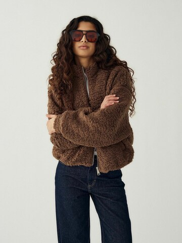 Noella Jacket ' N-Mable Jacket ' in Braun: Vorderseite