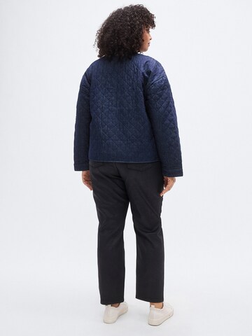 ONLY Carmakoma Φθινοπωρινό και ανοιξιάτικο μπουφάν 'CARHALLIE' σε μπλε