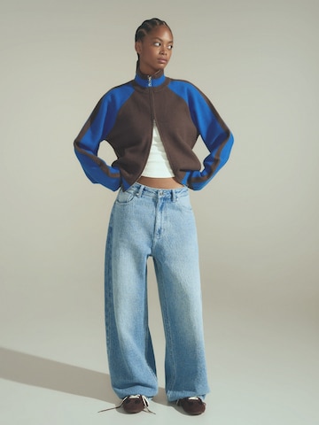 Bershka Barrel Jeans in Blau