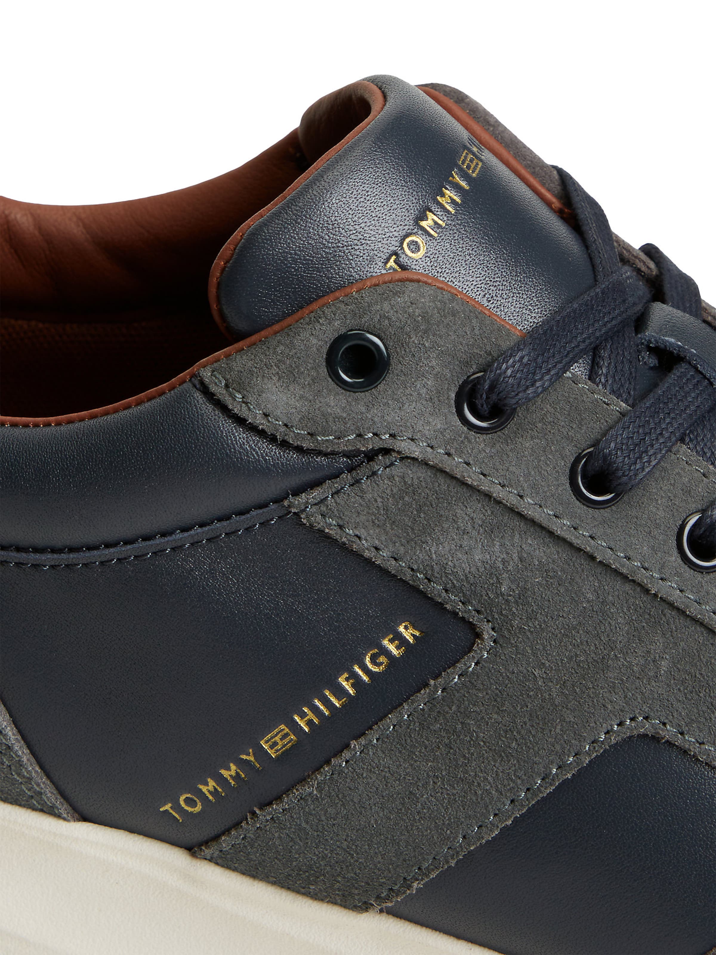 TOMMY HILFIGER Sneaker in Blau