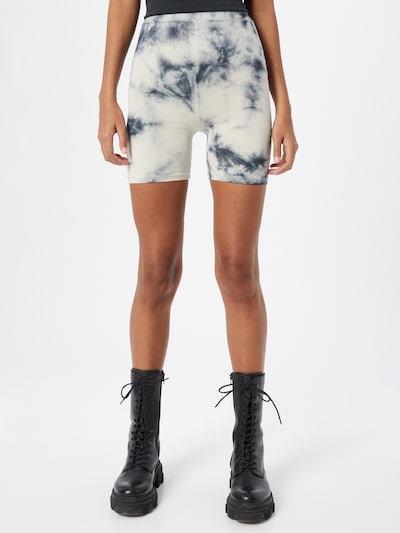 Trendyol Shorts in schwarz / weiß, Modelansicht