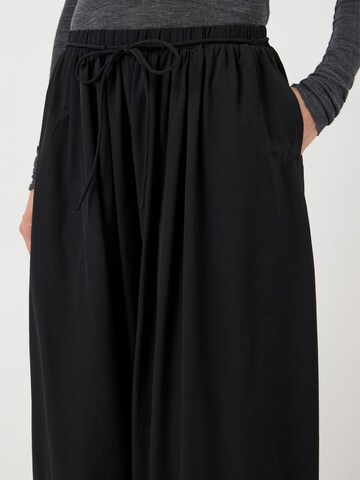 Wide leg Pantaloni di YAS in nero