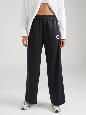 Nike Sportswear Wide leg Byxa i svart: framsida