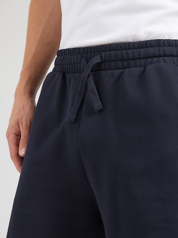 Loosefit Pantalon Lyle & Scott en bleu