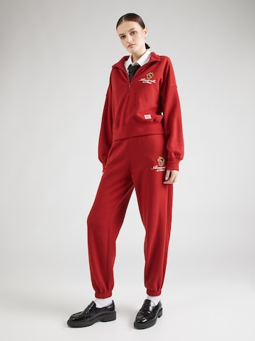 Tapered Pantaloni ' SUNDAY' di Abercrombie & Fitch in rosso