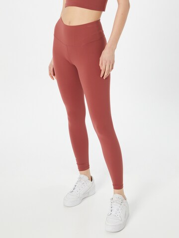 KUUNO Skinny Workout Pants in Red: front