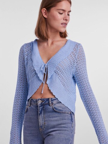 Cardigan 'Kassa' PIECES en bleu : devant