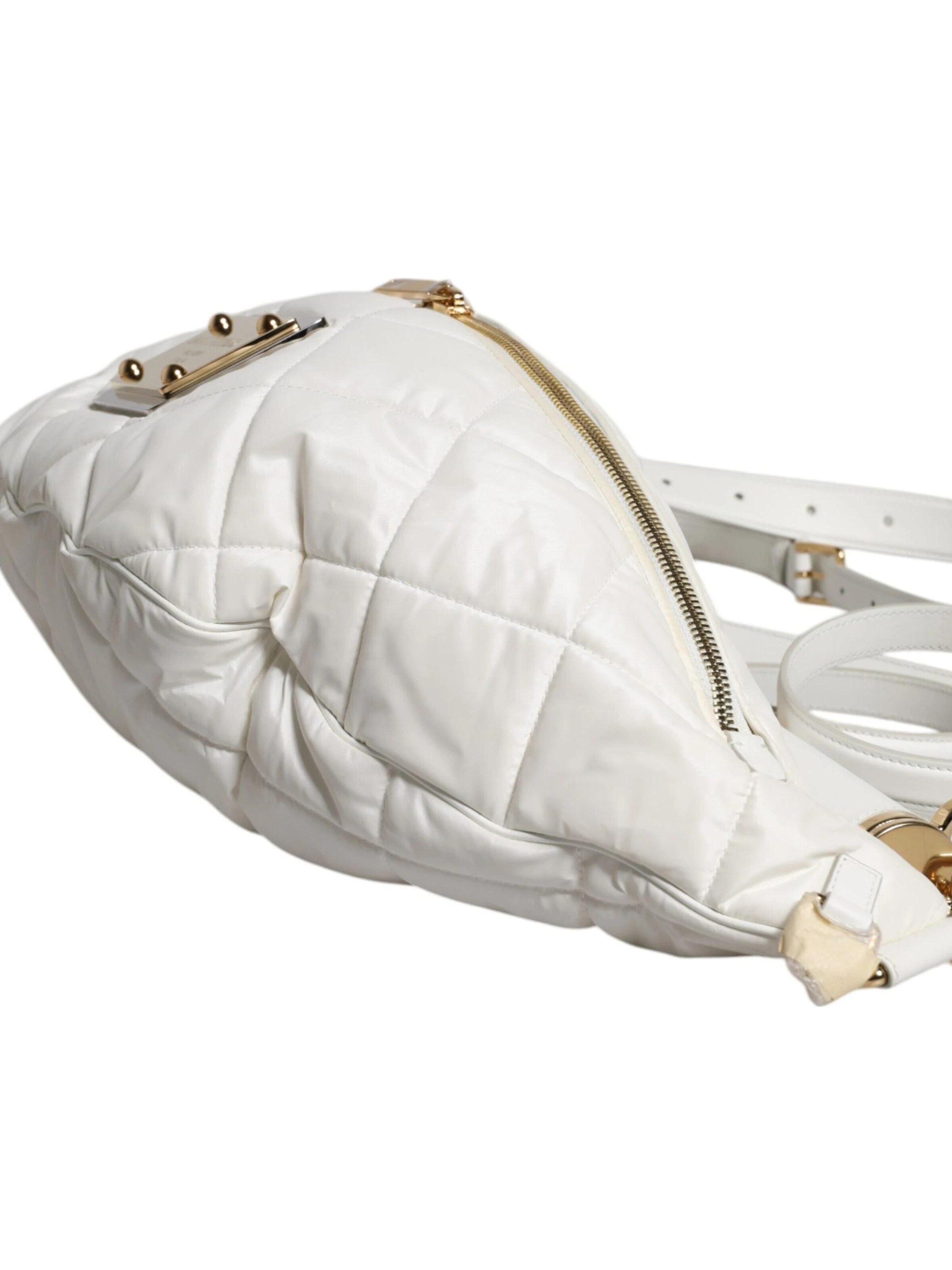 Runerstrand - Riñonera 'Dolce & Gabbana White Quilted Logo Plaque Belt Bag' en blanco