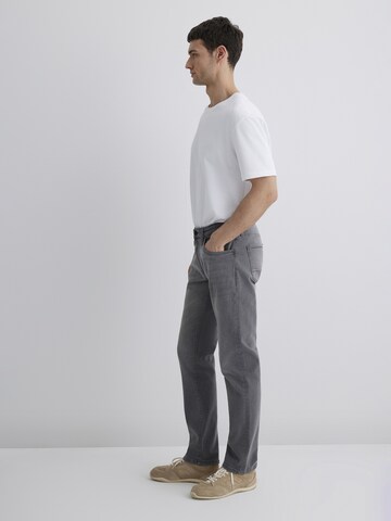 Mavi Regular Jeans 'Marcus' in Grau