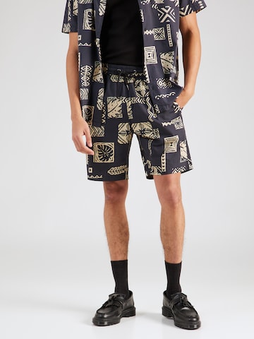 Iriedaily Loosefit Shorts 'City Relax' in Schwarz: predná strana