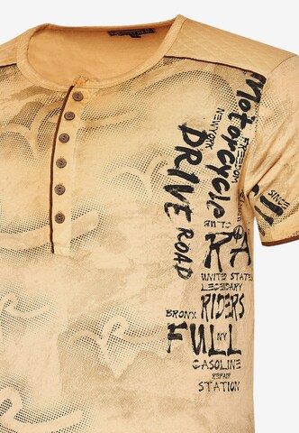 Rusty Neal T-Shirt mit lässigem All Over Print in Beige