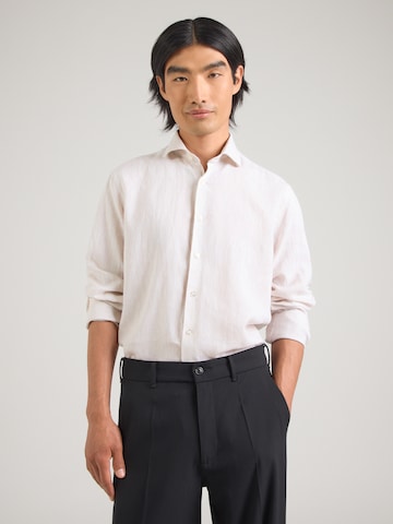 Coupe regular Chemise 'Tahaka' Bruun & Stengade en beige : devant