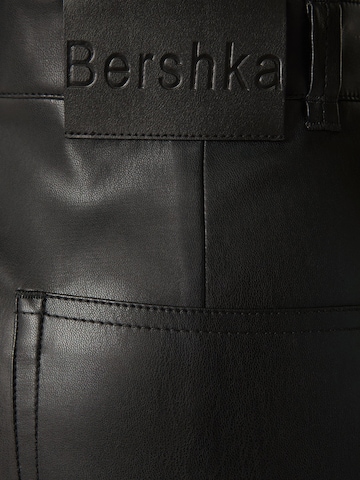 Bershka Slimfit Hose in Schwarz