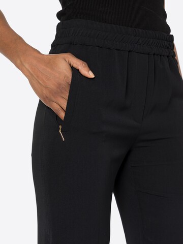 Regular Pantalon à plis Marc Cain en noir