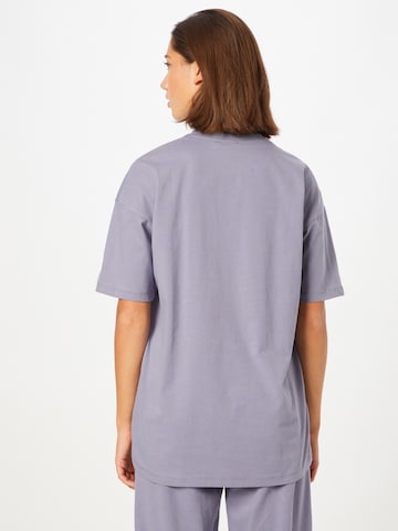 ABOUT YOU Limited T-Shirt 'Leslie' by Mimoza in Blau