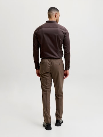 Super slim Chemise 'JJPRPARMA' Jack & Jones Premium en marron