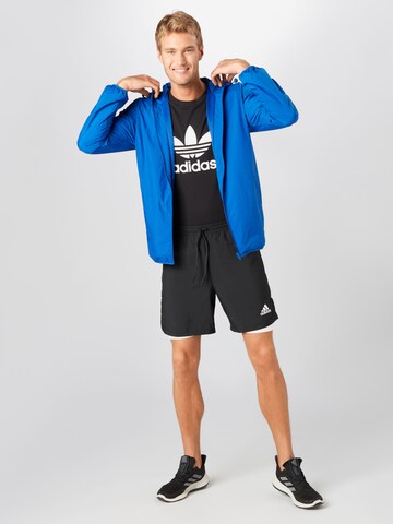 ADIDAS ORIGINALS Regular fit Prehodna jakna 'Essential' | modra barva