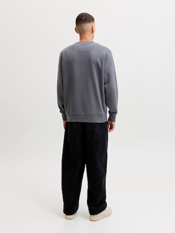 JACK & JONES Sweatshirt in Grey