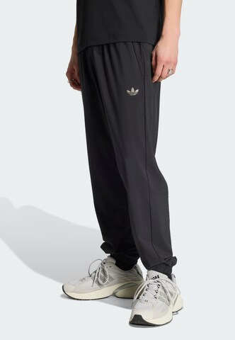 Effilé Pantalon 'Trefoil Essentials' ADIDAS ORIGINALS en noir : devant