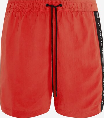 Shorts de bain Tommy Jeans en rouge : devant