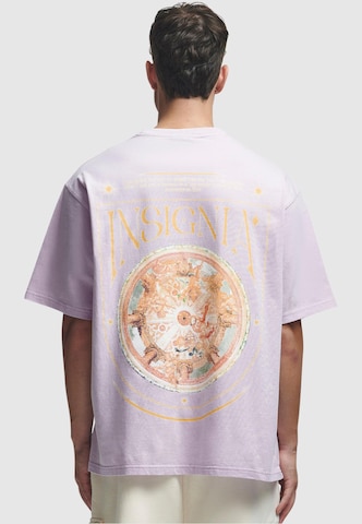 2Y Studios T-shirt 'Insignia' i lila: framsida