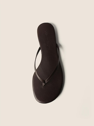 L37 HANDMADE SHOES Teenslipper 'WRITTEN IN THE SAND' in Bruin