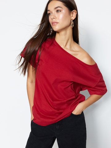 Tricou de la Trendyol pe roșu: față