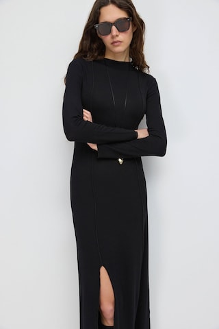 No Matter What Kleid in Schwarz: Vorderseite