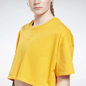 T-shirt fonctionnel Reebok en jaune : devant