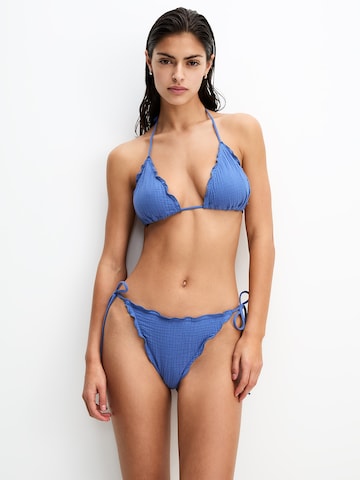 Pull&Bear Triangel Bikinitop in Blau