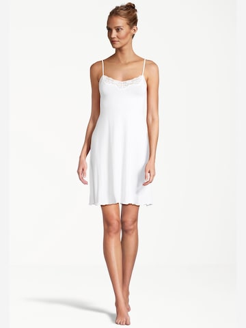 Nina von C. Negligee 'Romance' in White