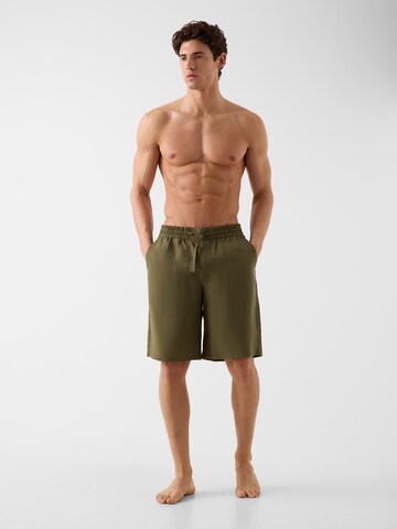 GUESS Loosefit Shorts in Grün