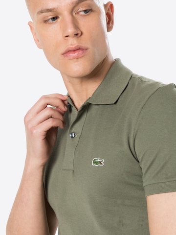 LACOSTE Slim fit T-shirt i grön