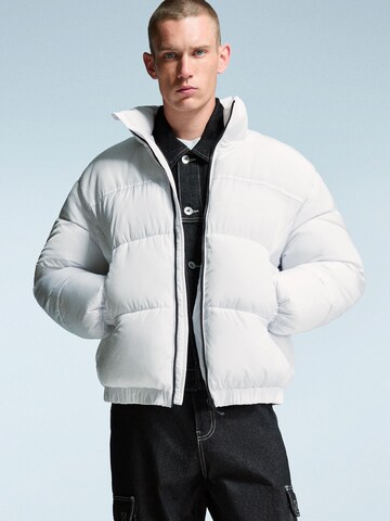 Bershka Winterjas in Wit: voorkant