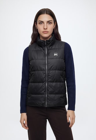 GAP Vest in Black: front