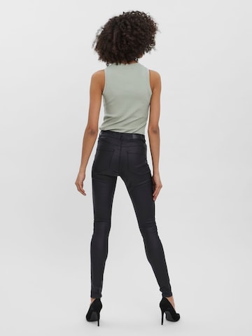 Vero Moda Petite Skinny Παντελόνι 'Seven' σε μαύρο