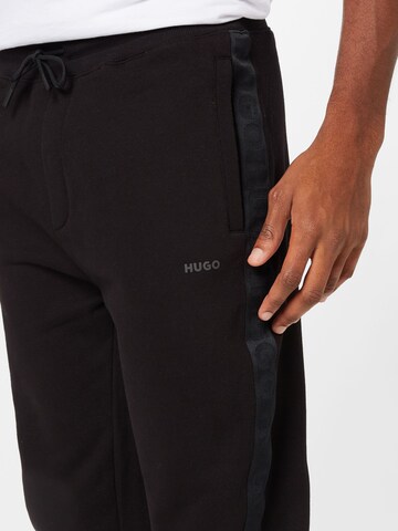 HUGO Red - Tapered Calças 'Dumquat' em preto