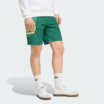 ADIDAS ORIGINALS Regular Trousers 'Munich' in Green: front