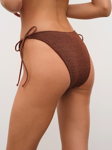 Slip bikini 'Lianne' di RÆRE by Lorena Rae in marrone