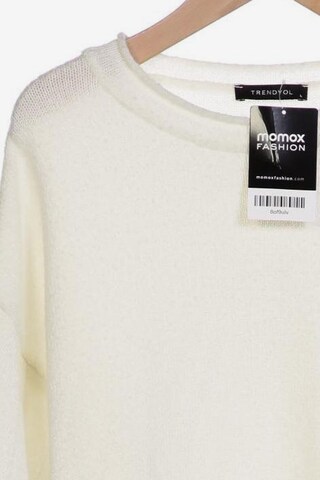 Trendyol Sweater & Cardigan in L in White
